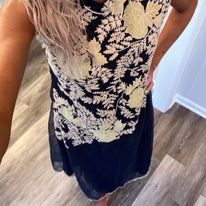 Heavily embroidered maxi dress cap sleeves pull on size Small navy lime green